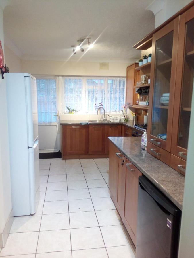 1St Gold Accommodation Isleworth Esterno foto