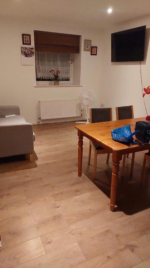 1St Gold Accommodation Isleworth Esterno foto